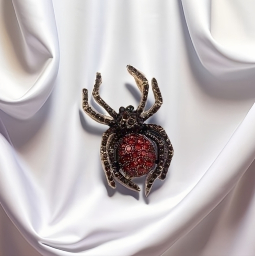 BETSEY JOHNSON BLACK WIDOW SPIDER BROOCH PIN 1 - Picture 2 of 4